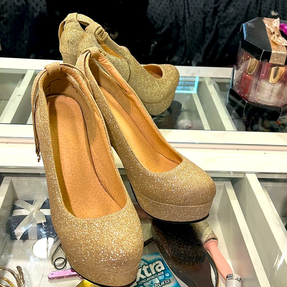 Gold Sparkely High heels